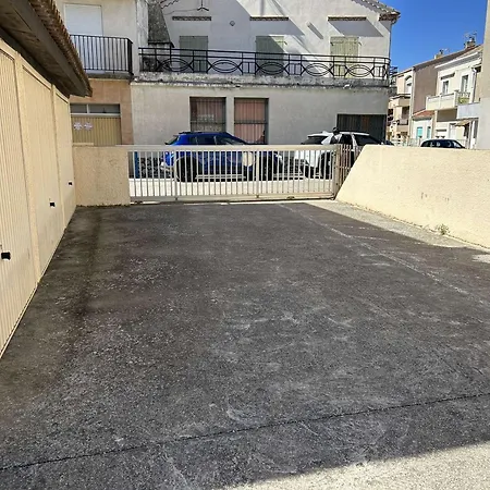 Centre-ville, Proche - Appt 2p Cabine, 4 Pers Avec Parking Prive, - Fr-1-250-114 Le Grau-du-Roi