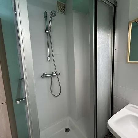 Centre-ville, Proche - Appt 2p Cabine, 4 Pers Avec Parking Prive, - Fr-1-250-114 Apartment