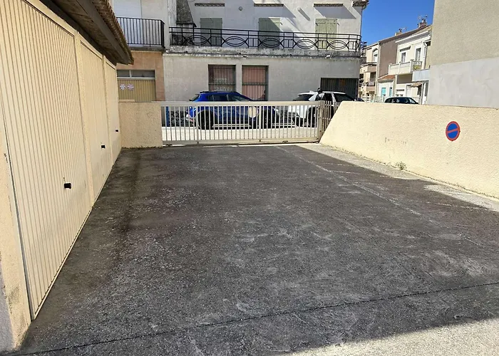 Centre-ville, Proche - Appt 2p Cabine, 4 Pers Avec Parking Prive, - Fr-1-250-114 Le Grau-du-Roi